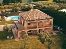 Villa con piscina in Abruzzo - A 7 minuti dal Mare, дом для отпуска в городе Рипа-Театина