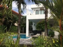 Mae Phim -Beachfront living in a villa with a private pool !