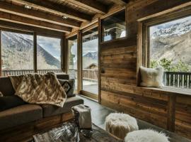 HelloChalet - Chalet Seventy One - Larger Family Ski Chalet in the center, hotel with jacuzzis in Valtournenche