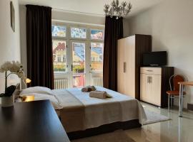 Madonna Apartments, hotel with parking in Karlovy Vary