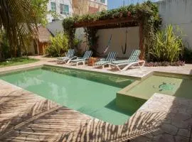 Beautiful Private Villa for 16 PAX with garden, BBQ and pool, Playa del Carmen
