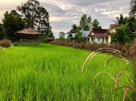 Baan Thung Home Stay, resort in Prasat