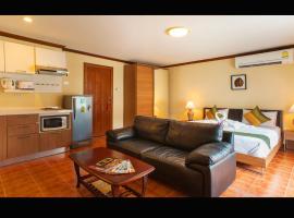 Patong Karlssons Hotel, отель в Патонг-Бич