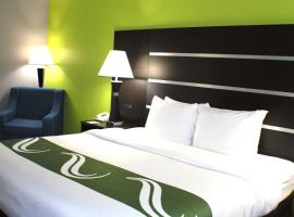 Quality Inn & Suites Bedford West，貝德福德的飯店