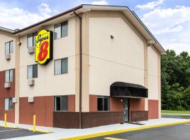 Super 8 by Wyndham Chester/Richmond Area, accessible hotel in Chester