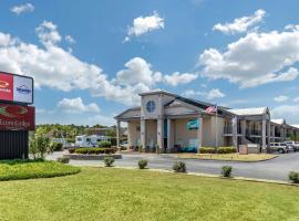 Suburban Studios at the University, hotel a Conway