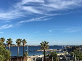 Bandol, vue panoramique sur la mer, la plage, le port, hotel Bandolban