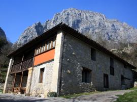 Hotel Rural Llerau, hotel di Taranes