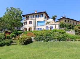 Villa Rubino Apartment con giardino e jacuzzi vista lago, hotel with jacuzzis in Stresa