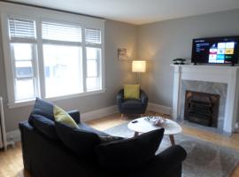 Beautiful, Clean, Quiet 2 BR-In Downtown Ottawa. Parking, WIFI and Netflix Included, hotel near Chinese Embassy, Ottawa