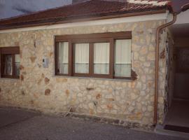 Village House Grevena, hotel bajet di Grevena