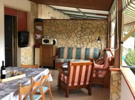 La Terrazza di Carmen e Fausto, parkolóval rendelkező hotel Cetraróban