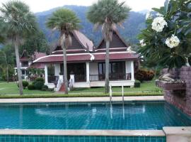 Gardenia Oceanfront Villa, hotel cerca de Center Point  Pier, Koh Chang