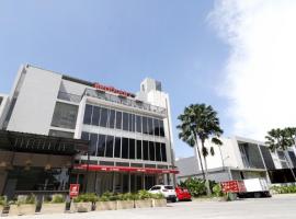 RedDoorz Plus @ Kapuk Business Park、ジャカルタ、Cengkarengのホテル