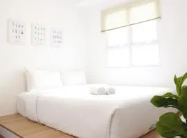 Classic and Comfy 2BR @ Gateway Pasteur Apartment By Travelio