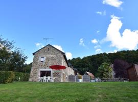 Cosy chalet with private garden in Normandy, căsuță din Isigny-le-Buat