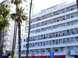 Sun Hall Beach Hotel Apartments, Hotel in Lanarka