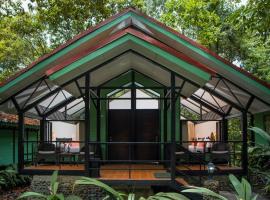 Tapirus Lodge and Reserve, cabin in Carrillo