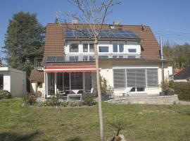 Ferienhaus und Gästezimmer Cleo, casa de praia em Uhldingen-Mühlhofen