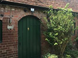 Pet Friendly Dairy Cottage, hotell i Solihull