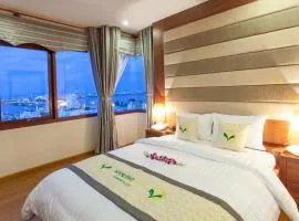 MOONLIGHT Hotel Suites & Spa - near Dragon Bridge, High floor with Beautiful City View, River View, hotel in Danang
