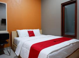 RedDoorz Syariah near Stasiun Tegal, guest house sa Tegal