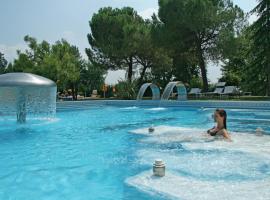 Hotel Terme Neroniane, hotel amb piscina a Montegrotto Terme