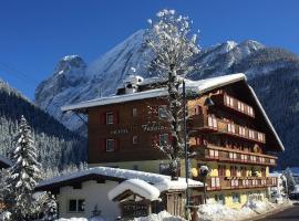 Fedaia Joy B&B, hotel em Canazei