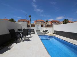 Villa La Zenia Boulevard 36, sumarbústaður í Playa Flamenca