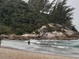 Casa Rústica praia da Ferrugem próximo praia com piscina compartilhada