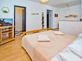 HVAR apartments 8 min to the beach