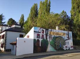 Casa Jardín El Colmenar, guest house in Las Navas del Marqués