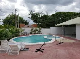 Apartamento con piscina, tres habitaciones
