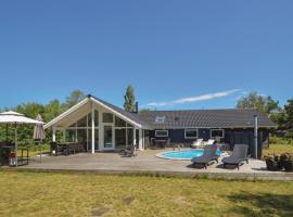 Amazing Home In Rdby With Sauna, Wifi And Outdoor Swimming Pool, luxury hotel in Kramnitse