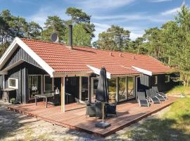 Nice Home In Nex With 4 Bedrooms, Sauna And Wifi, luxury hotel in Vester Sømarken