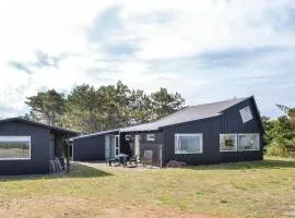 Three-Bedroom Holiday Home In Hundested