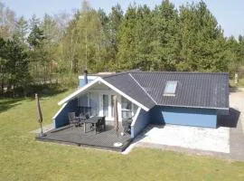 Three-Bedroom Holiday Home In Oksbol