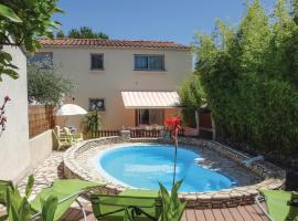 Gorgeous Home In Tourbes With Outdoor Swimming Pool, hôtel à Tourbes