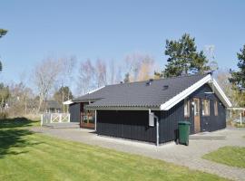 Amazing Home In Rdby With 4 Bedrooms, Sauna And Wifi, luxury hotel in Kramnitse