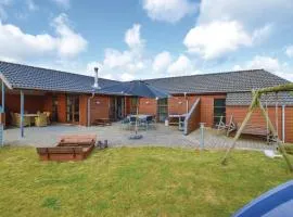 Three-Bedroom Holiday Home In Vinderup