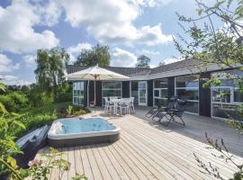 Two-Bedroom Holiday Home In Farevejle, hotel in Fårevejle
