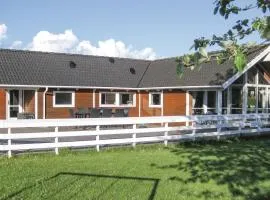 Beautiful Home In Bog By With 4 Bedrooms And Wifi