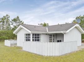 Cozy Home In Sby With Kitchen, hotel en Saeby