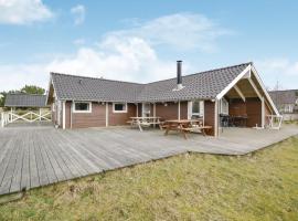 Stunning Home In Fan With 4 Bedrooms, Sauna And Wifi, hotel in Fanø