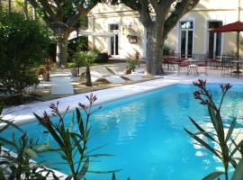 Auberge Des Epis, ξενοδοχείο σε Saint-Martin-de-Crau