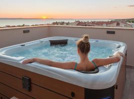 Apartments Luana with private jacuzzi, hotel with jacuzzis in Zadar