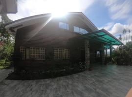 Villa del Carmen Haven Bohol、Carmenの駐車場付きホテル