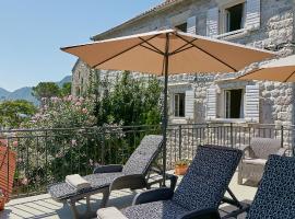 Mediterranean Holiday House & Apartments, B&B in Kotor