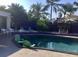 Sandcastle Beach Apartments, hotel in Palm-Eagle Beach