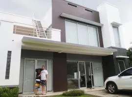 Villa Kaca